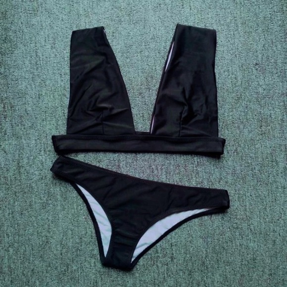 Roxanna Bikini - Picture 2 of 3